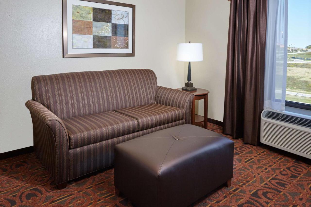King Studio Suite - Non-Smoking at Hampton Inn & Suites Milwaukee/Franklin