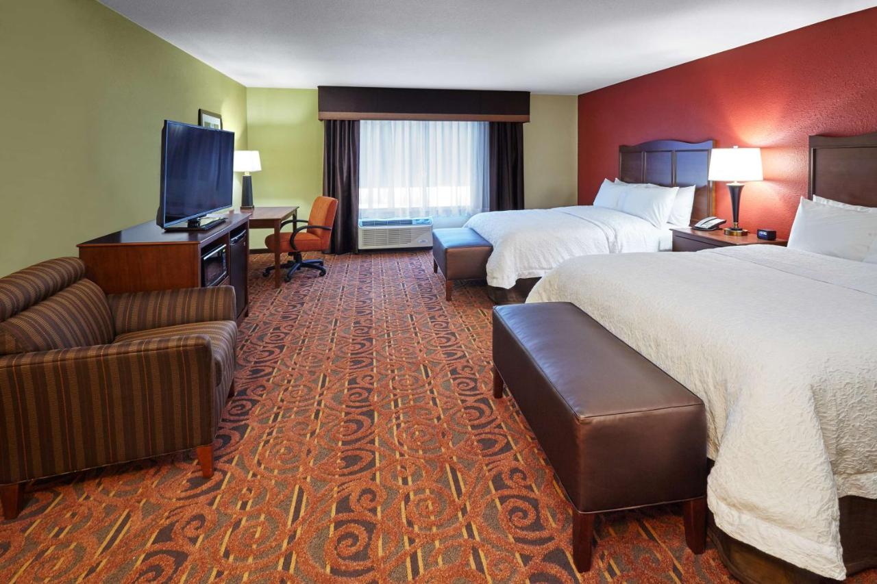Queen Room with Two Queen Beds - Hearing Access/ Non-Smoking at Hampton Inn & Suites Milwaukee/Franklin