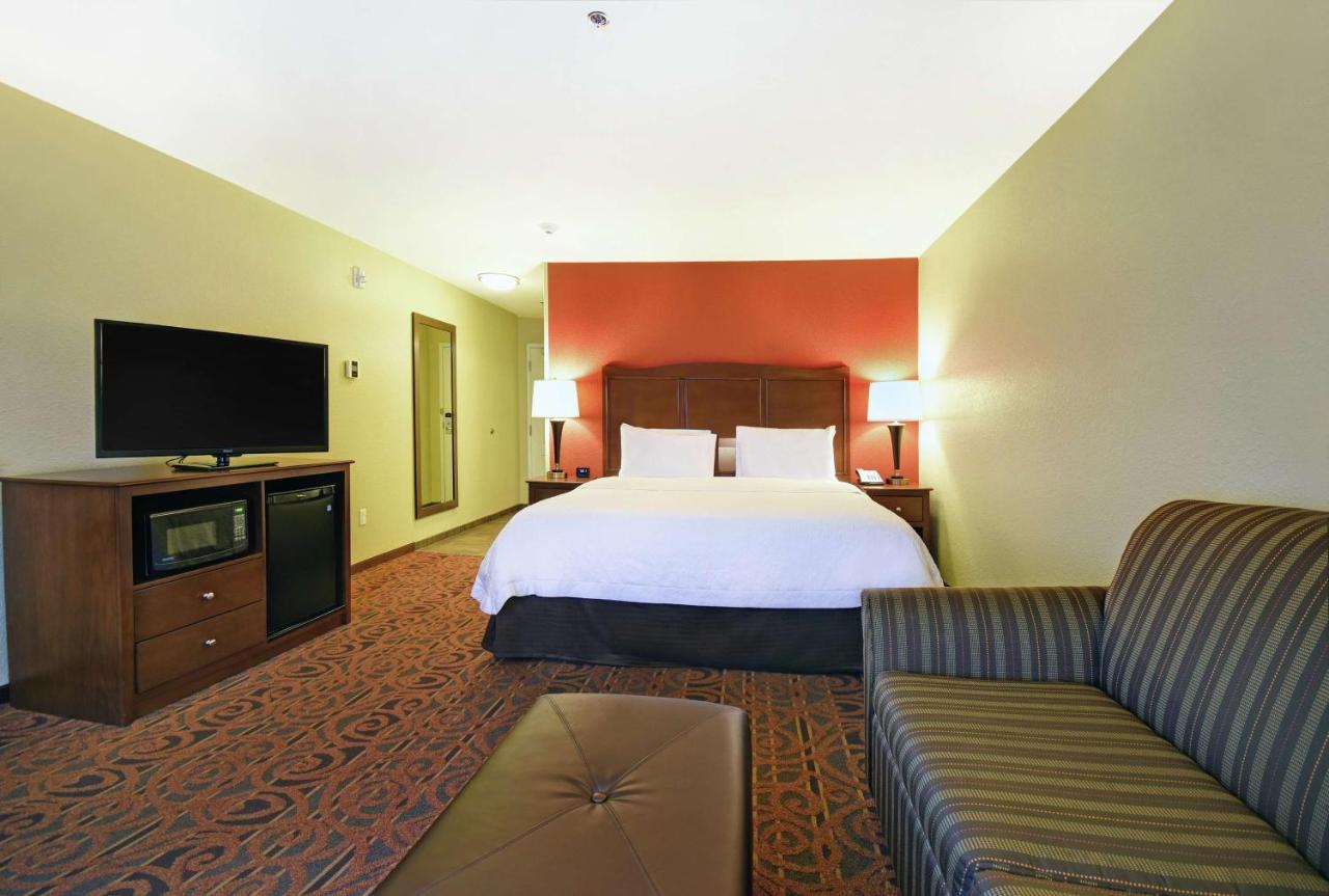 King Room with Sofa Bed - Non-Smoking at Hampton Inn & Suites Milwaukee/Franklin