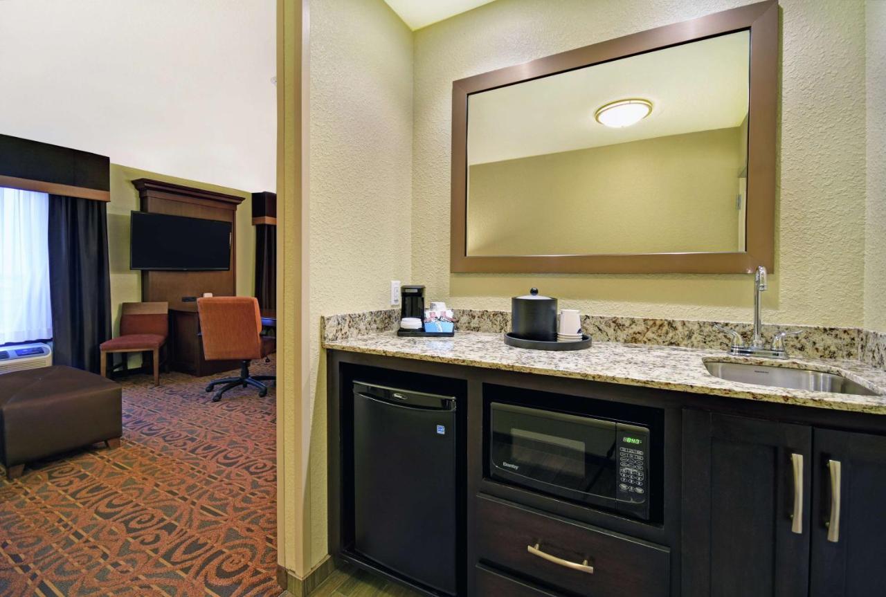 King Studio Suite - Non-Smoking at Hampton Inn & Suites Milwaukee/Franklin