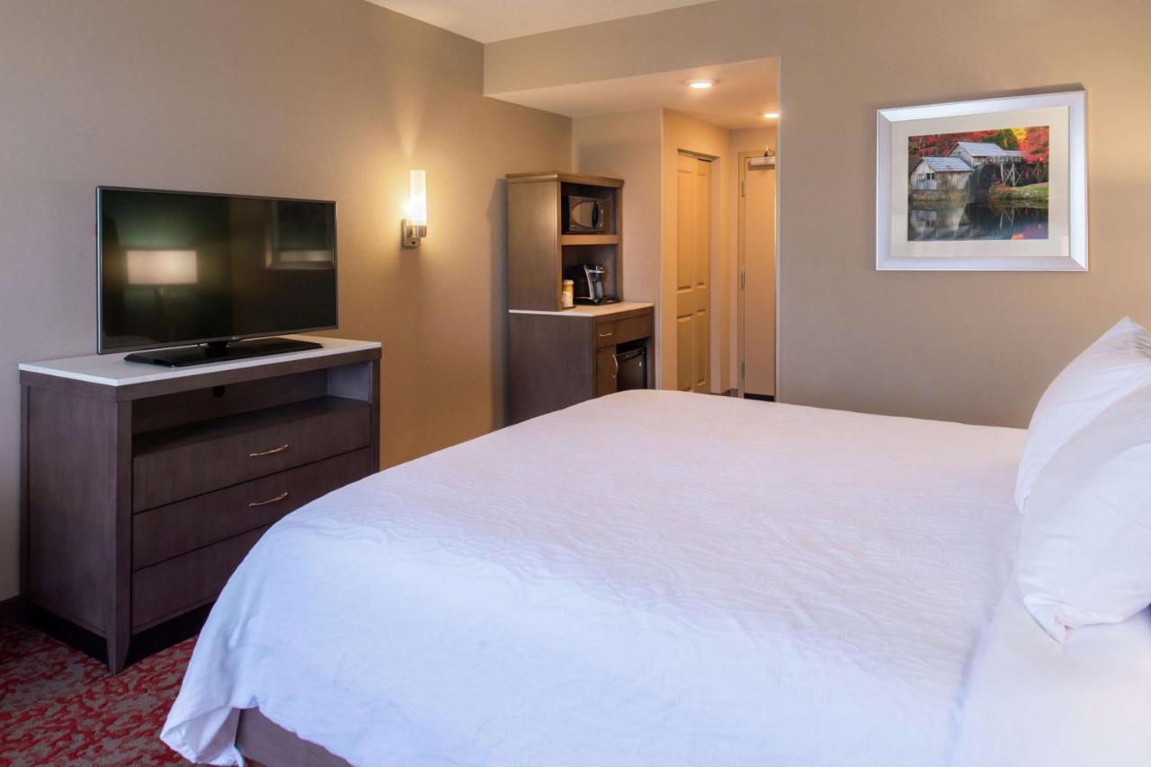 King Mobility/Hearing Accessible Room at Hilton Garden Inn Bristol