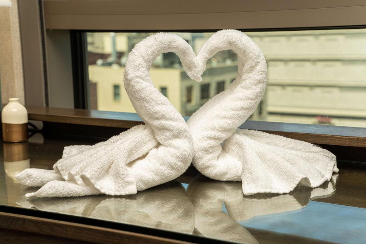 King Room - Mobility Accessible with Bathtub at Hampton Inn San Francisco Downtown/Convention Center