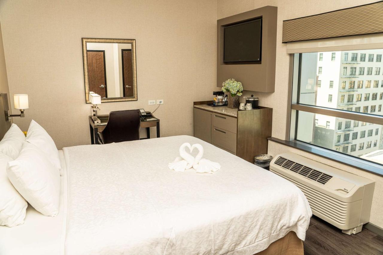 Deluxe King Room with City View at Hampton Inn San Francisco Downtown/Convention Center