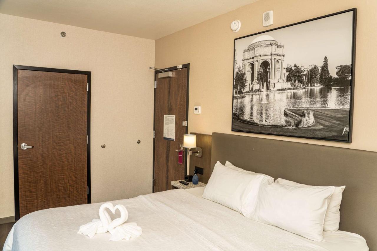 King Room - Mobility Accessible with Bathtub at Hampton Inn San Francisco Downtown/Convention Center