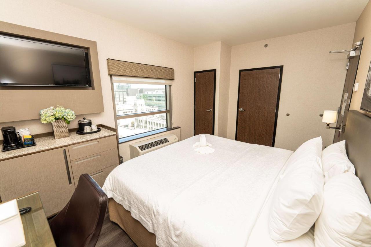 Deluxe King Room with City View at Hampton Inn San Francisco Downtown/Convention Center