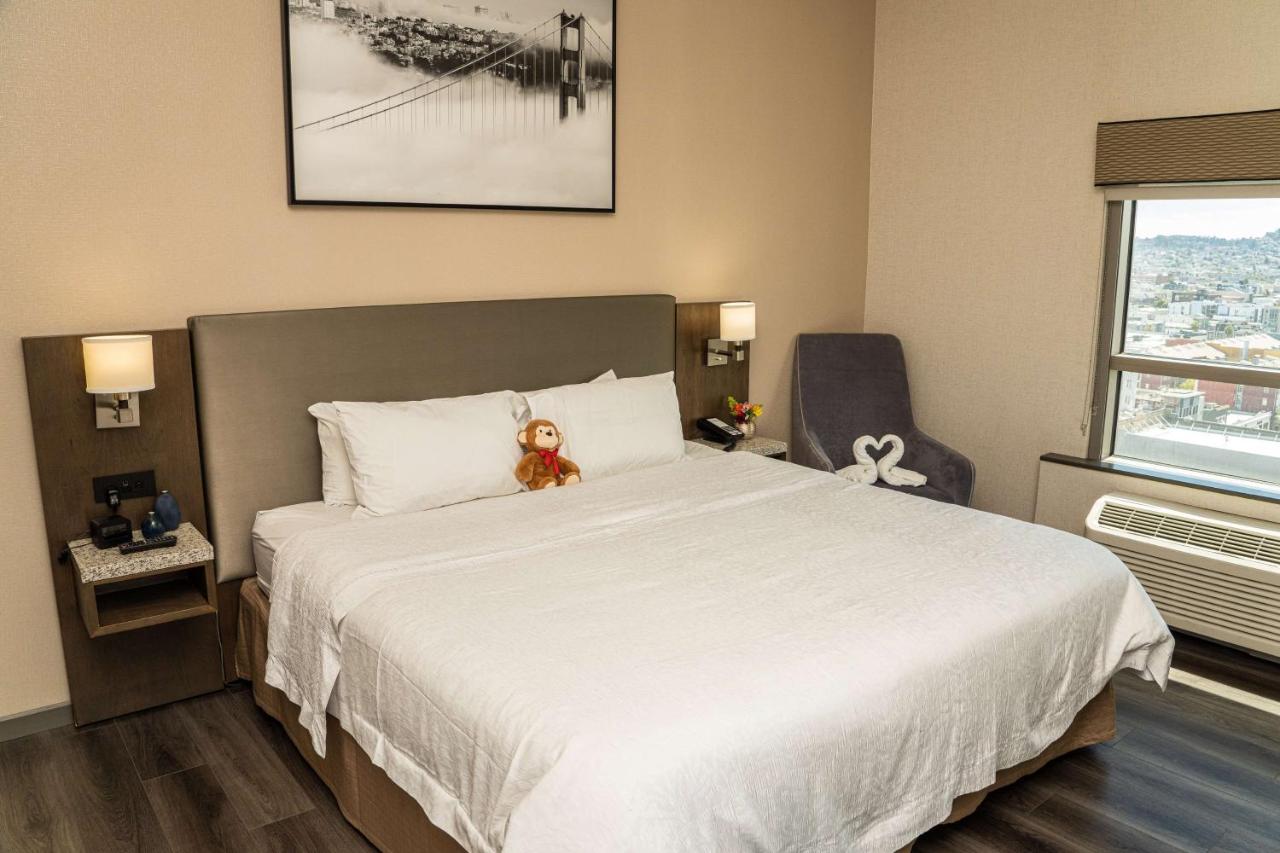 Deluxe King Room with City View at Hampton Inn San Francisco Downtown/Convention Center