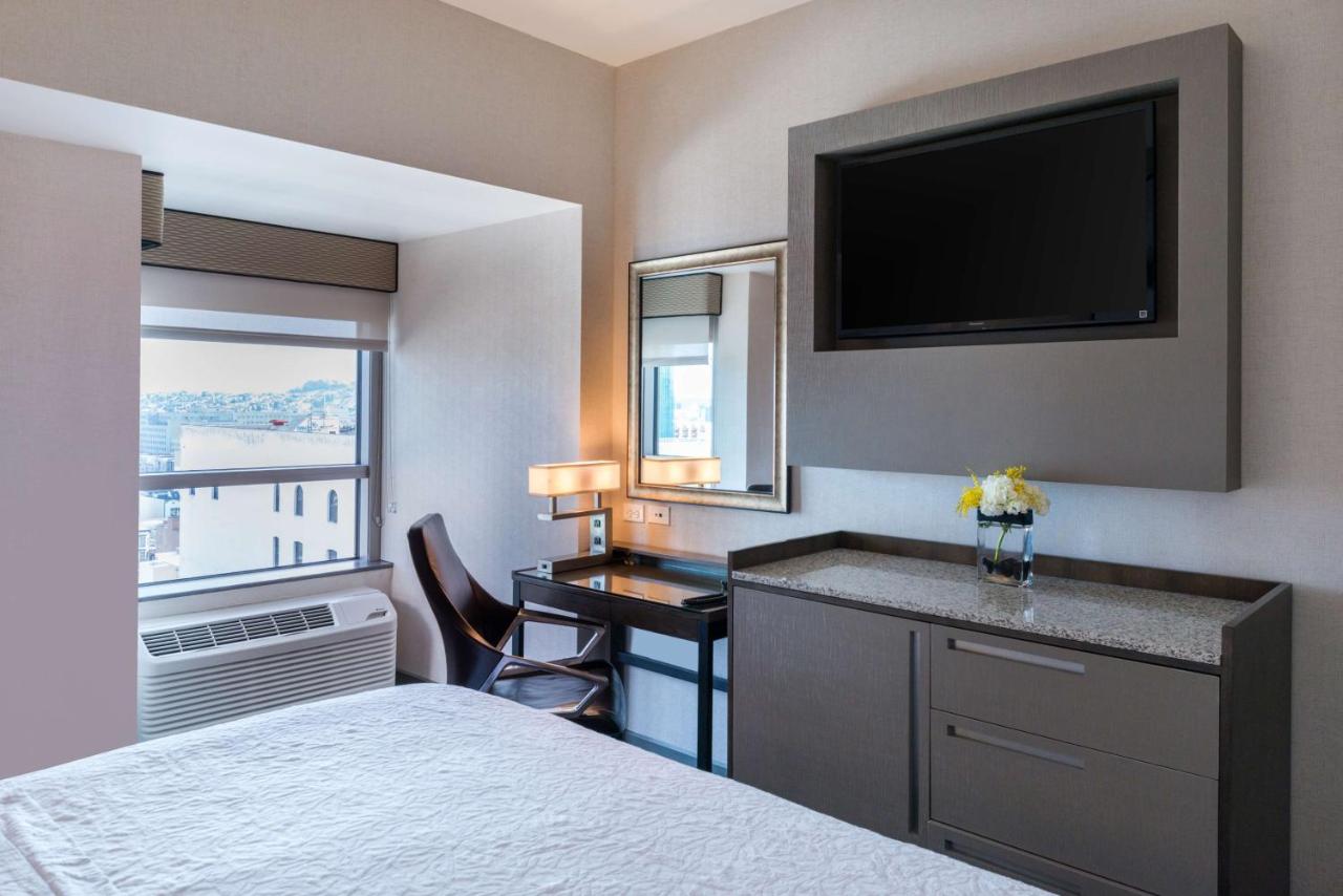Queen Room with Two Queen Beds and City View - Non-Smoking at Hampton Inn San Francisco Downtown/Convention Center