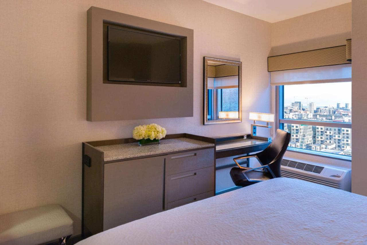 Deluxe King Room with City View at Hampton Inn San Francisco Downtown/Convention Center