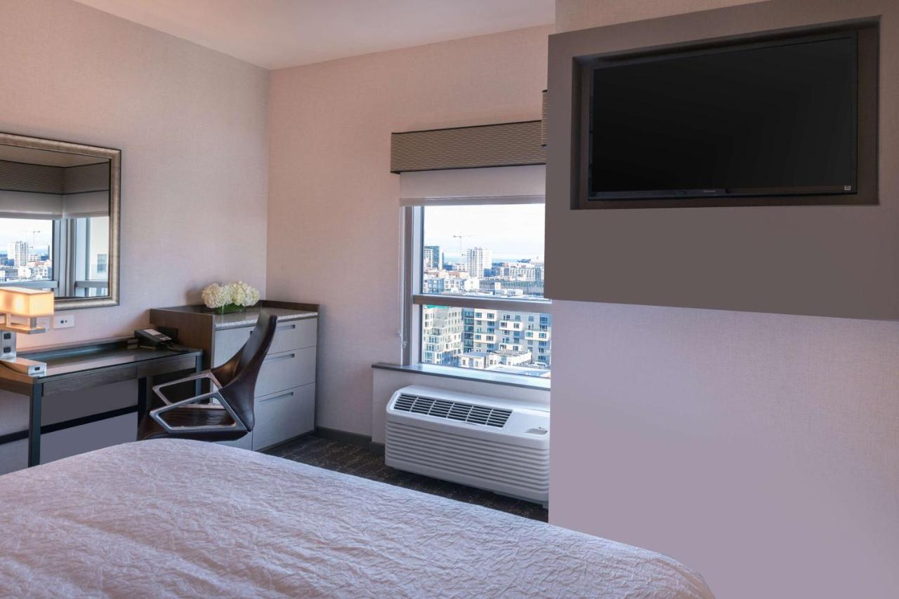 Deluxe King Room at Hampton Inn San Francisco Downtown/Convention Center