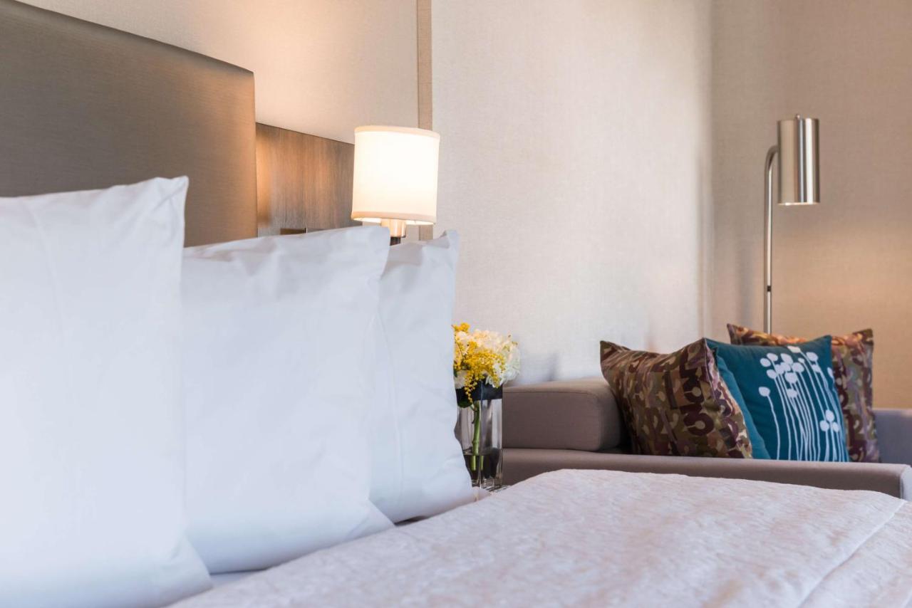 Deluxe King Room with Sofa Bed at Hampton Inn San Francisco Downtown/Convention Center