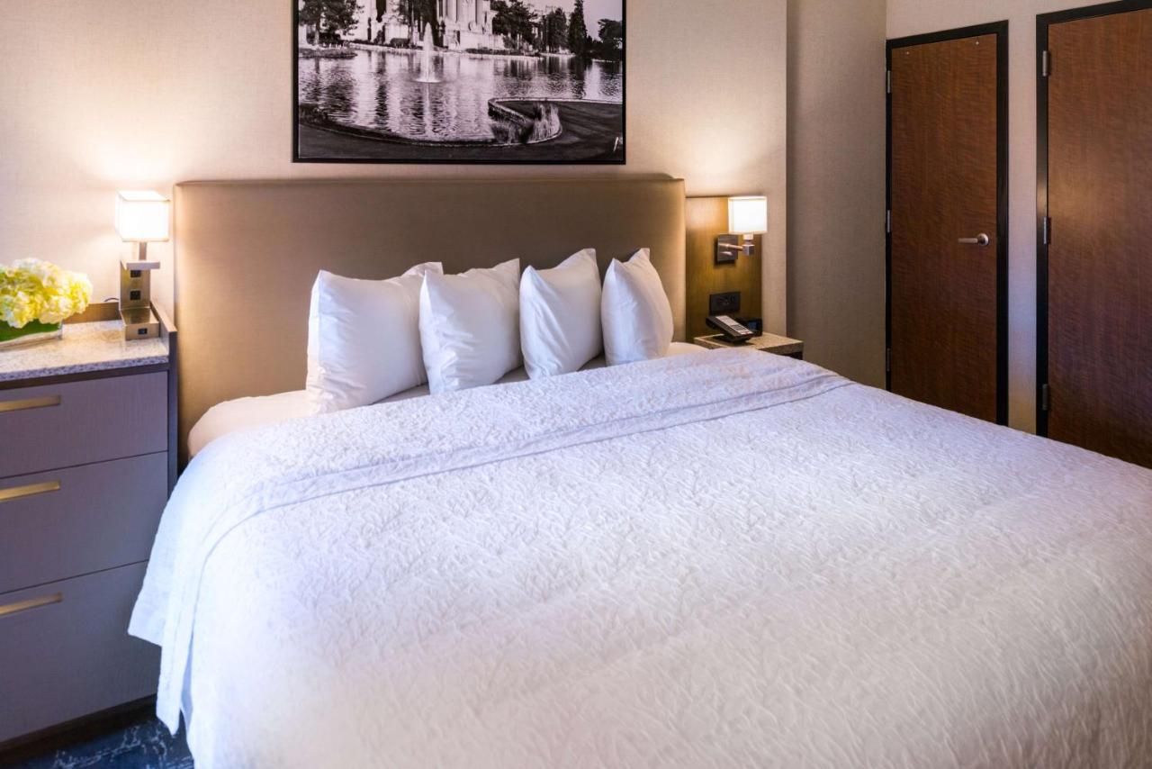 King Room - Mobility Accessible with Bathtub at Hampton Inn San Francisco Downtown/Convention Center