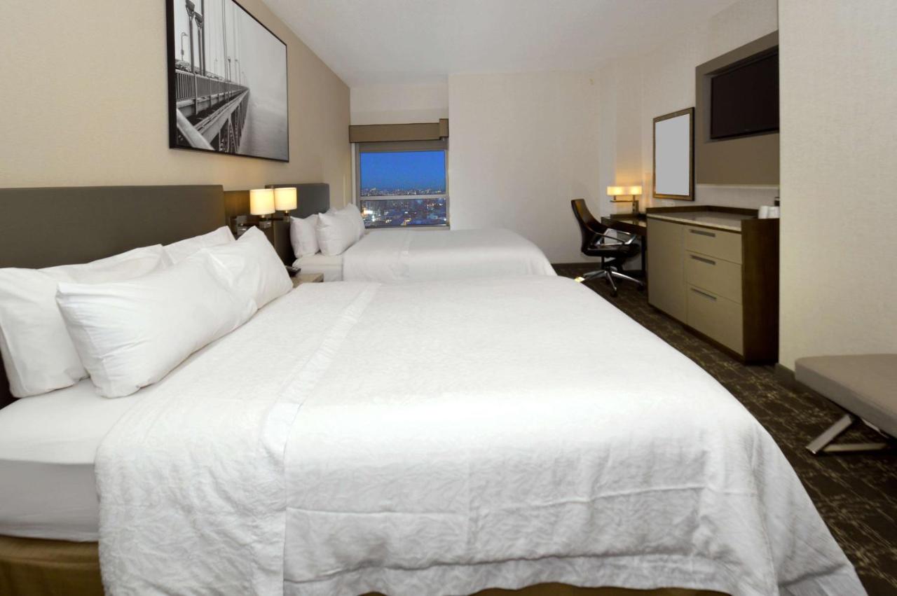 Queen Room with Two Queen Beds and City View - Non-Smoking at Hampton Inn San Francisco Downtown/Convention Center