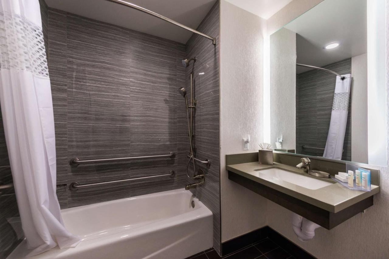 King Room - Mobility Accessible with Bathtub at Hampton Inn San Francisco Downtown/Convention Center