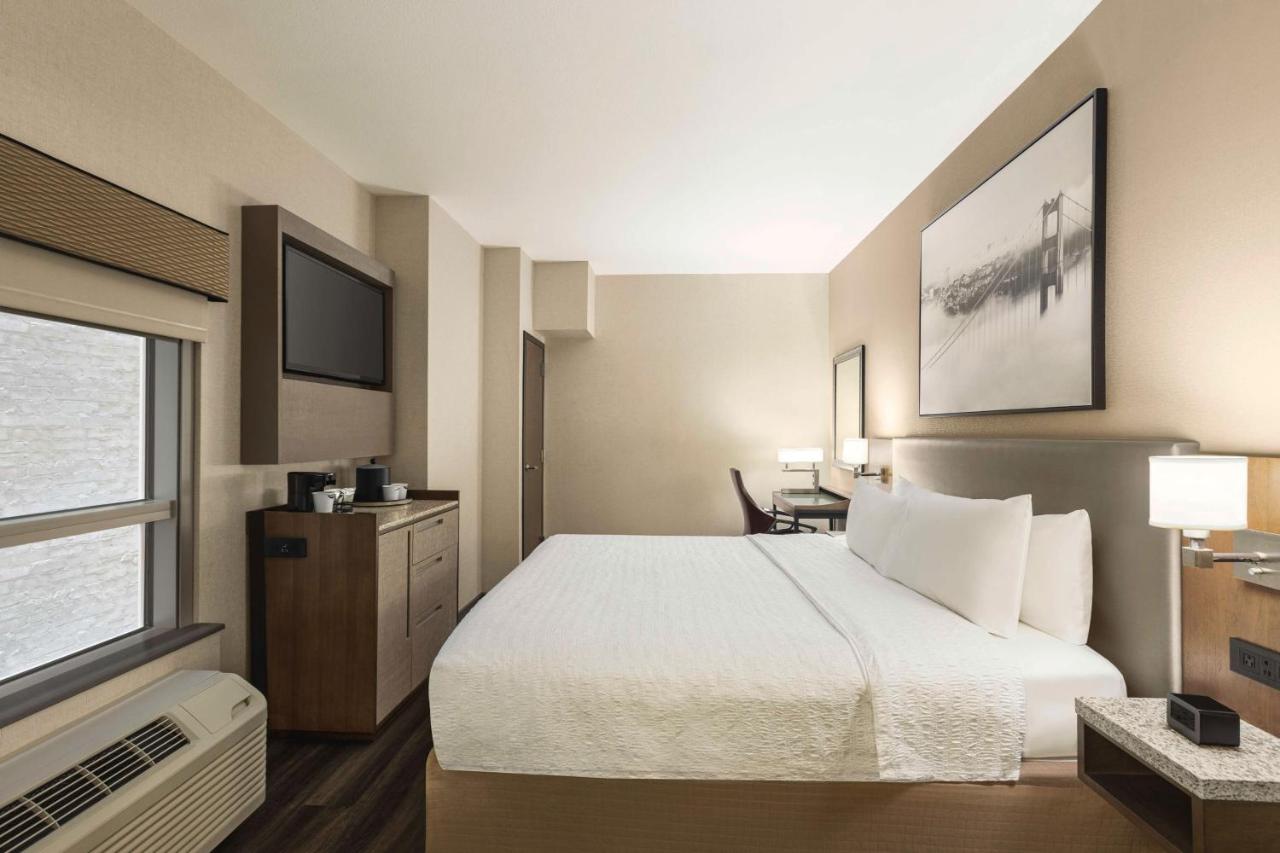 King Room at Hampton Inn San Francisco Downtown/Convention Center