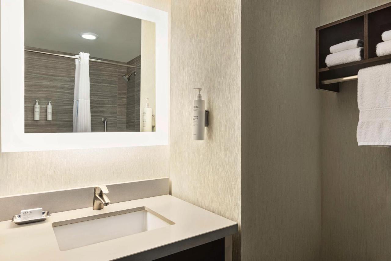 Deluxe Queen Room with Two Queen Beds at Hampton Inn San Francisco Downtown/Convention Center