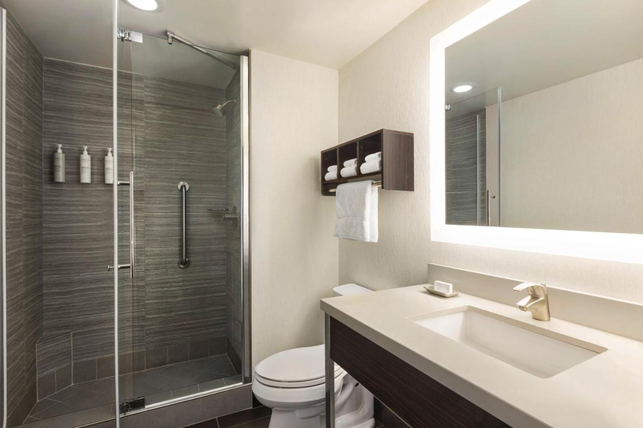 Deluxe Queen Room with Two Queen Beds at Hampton Inn San Francisco Downtown/Convention Center