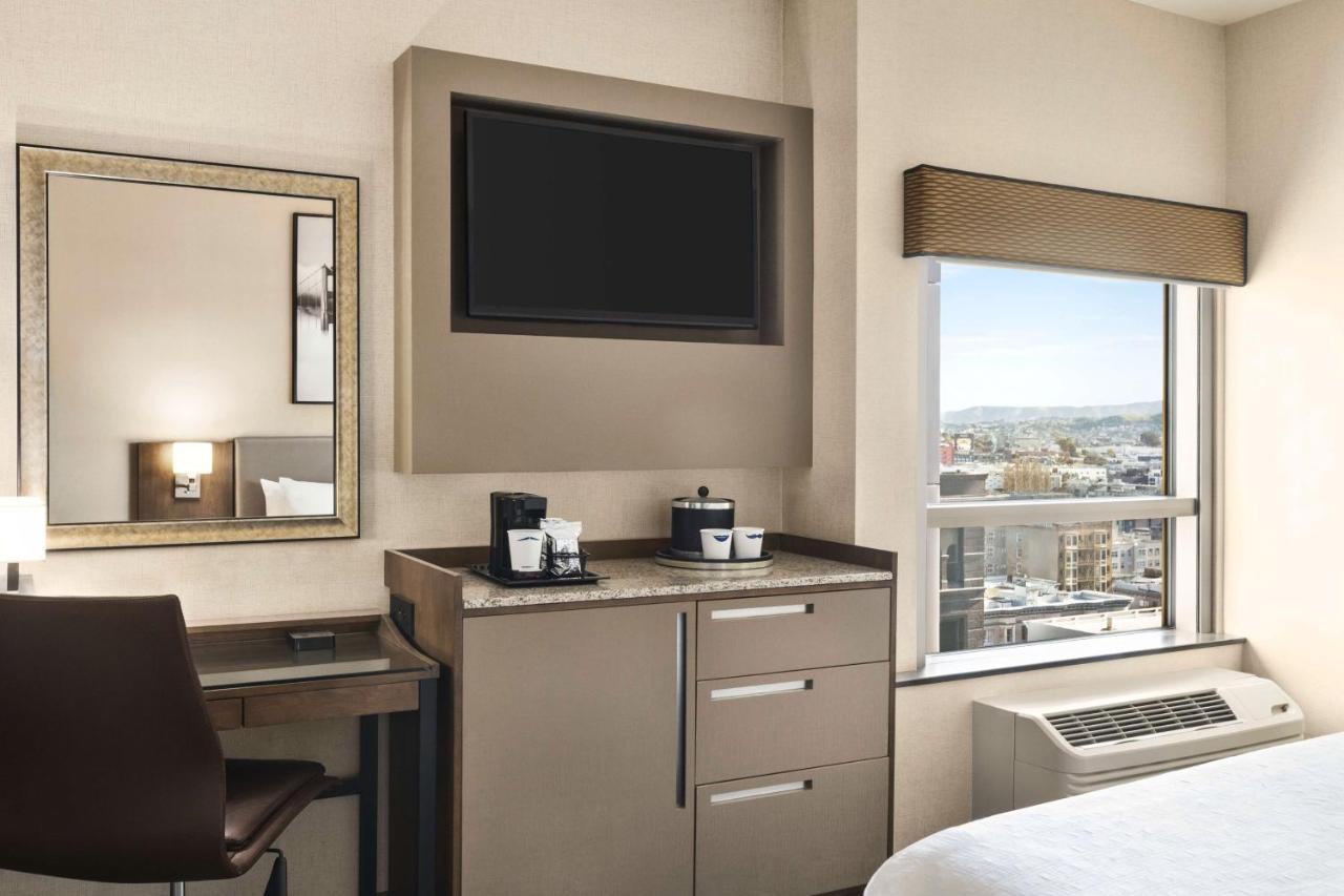 Deluxe King Room at Hampton Inn San Francisco Downtown/Convention Center