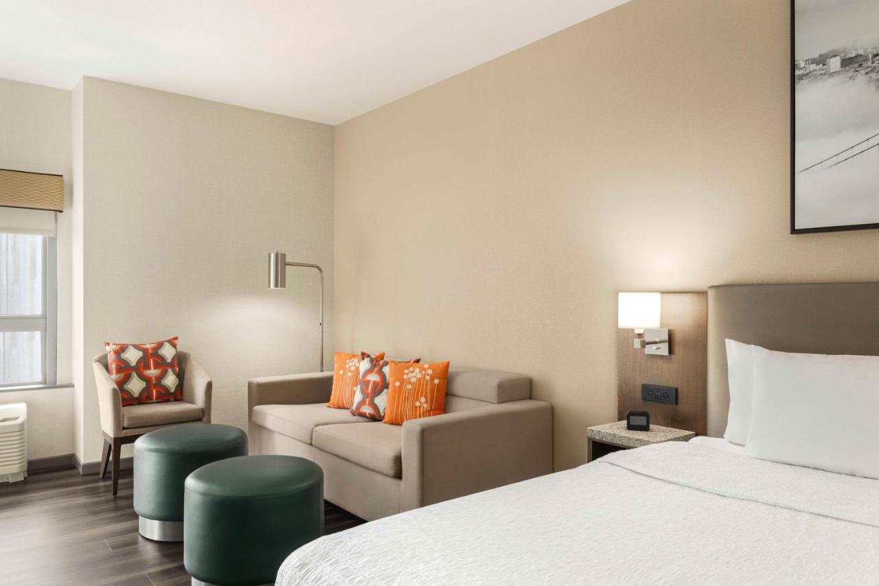 Deluxe King Room with Sofa Bed at Hampton Inn San Francisco Downtown/Convention Center