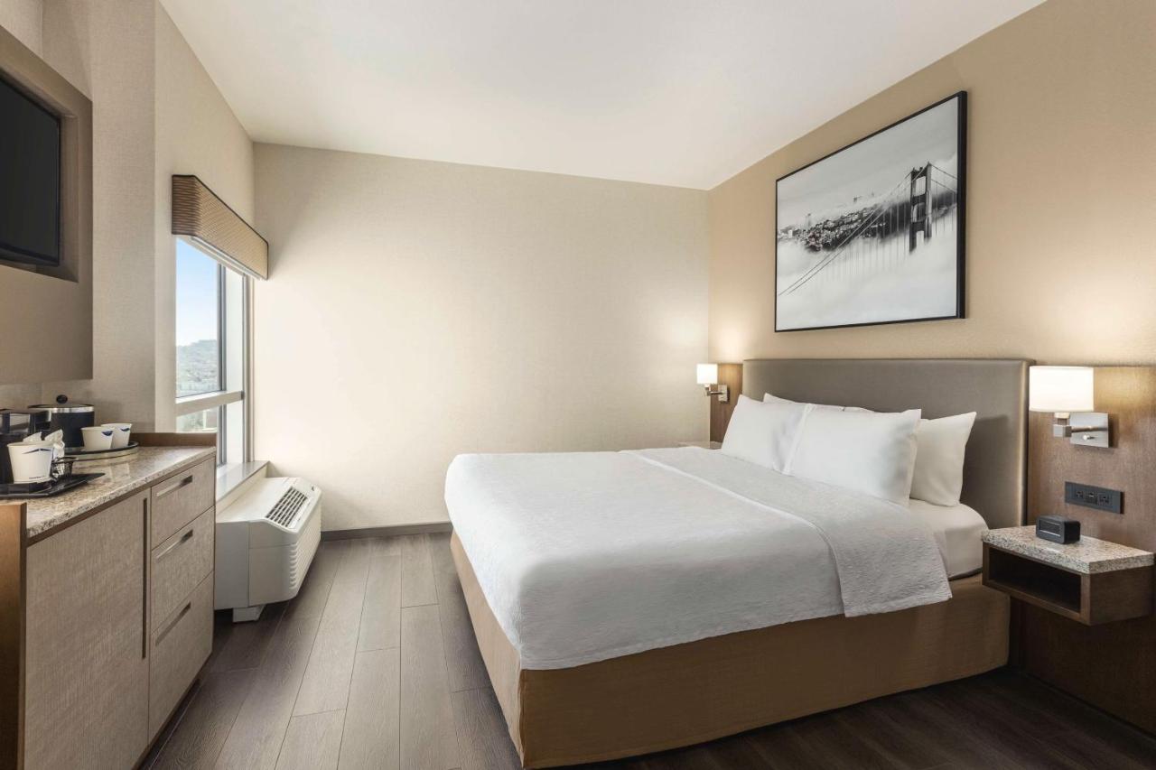 Deluxe King Room at Hampton Inn San Francisco Downtown/Convention Center