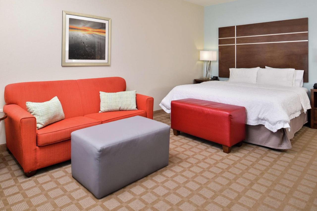 King Room at Hampton Inn & Suites Hutto Austin