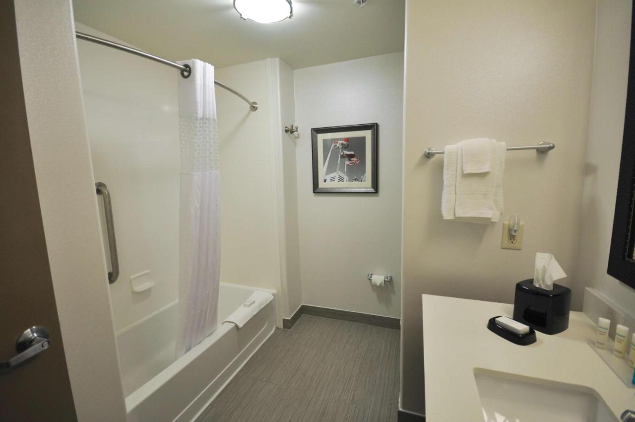 Queen Room with Two Queen Beds - Disability Access at Hampton Inn & Suites Hutto Austin