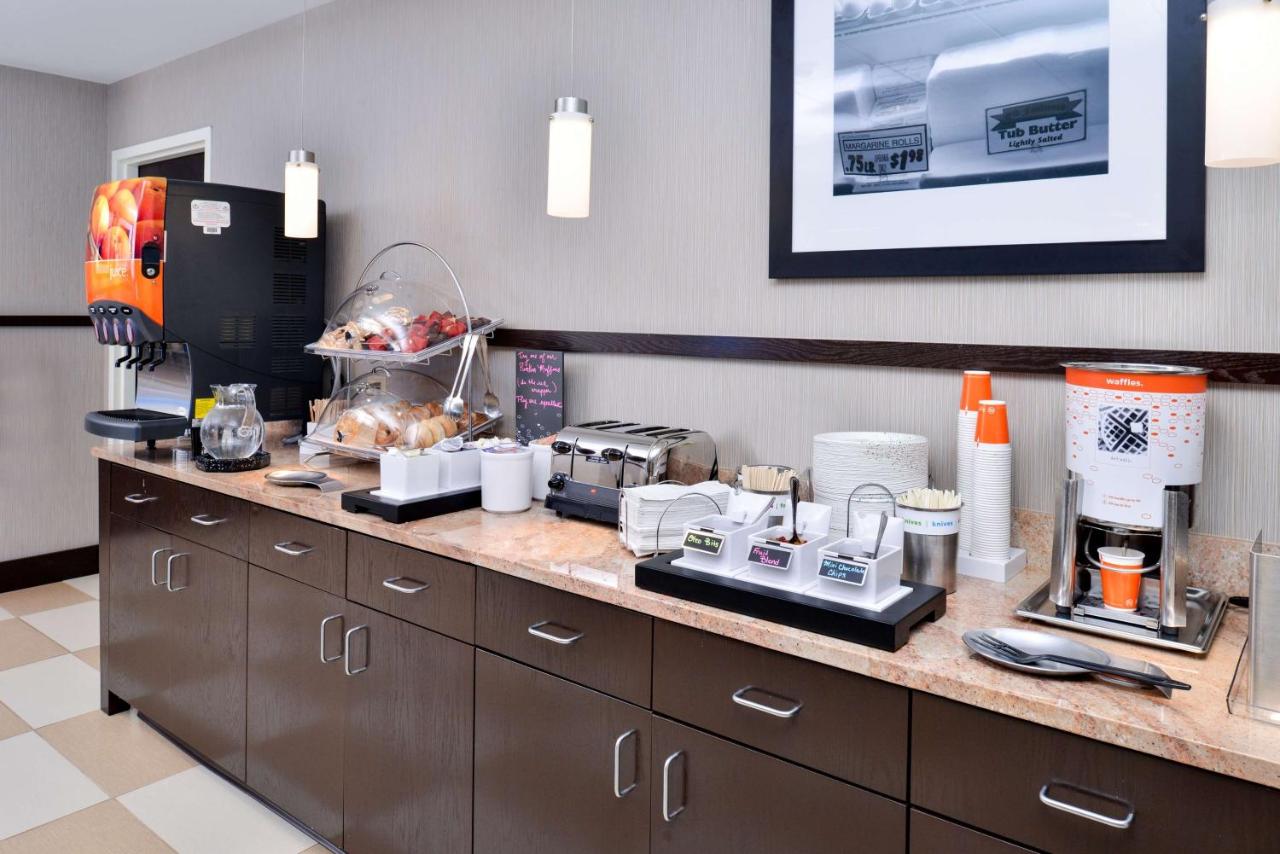 | Hampton Inn & Suites California University-Pittsburgh