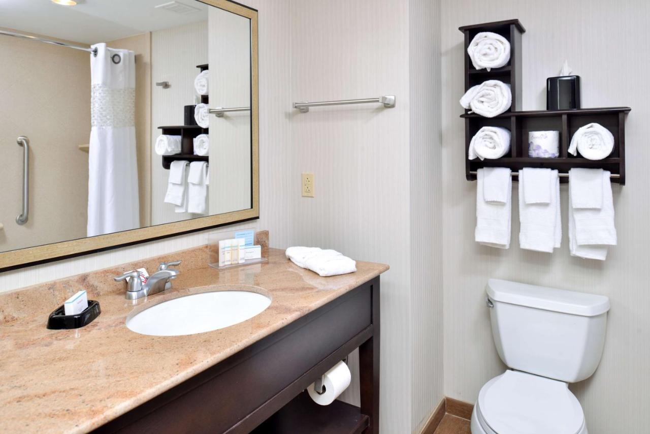 | Hampton Inn & Suites California University-Pittsburgh