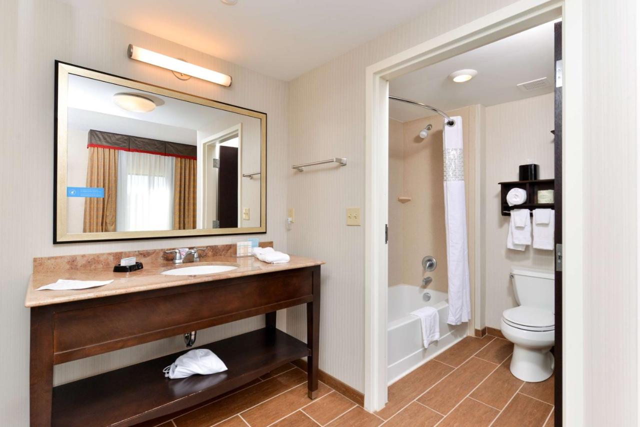 | Hampton Inn & Suites California University-Pittsburgh