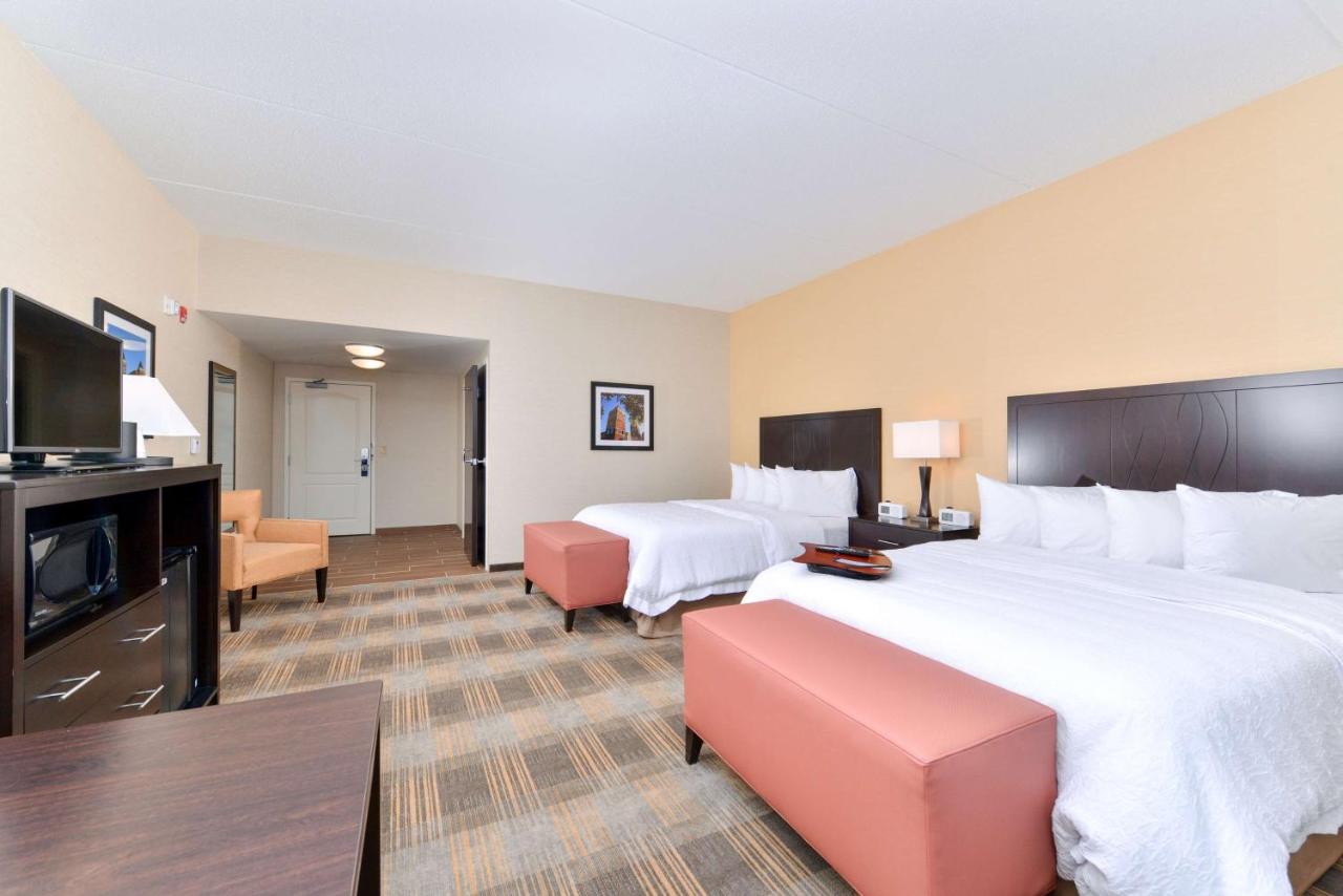 | Hampton Inn & Suites California University-Pittsburgh