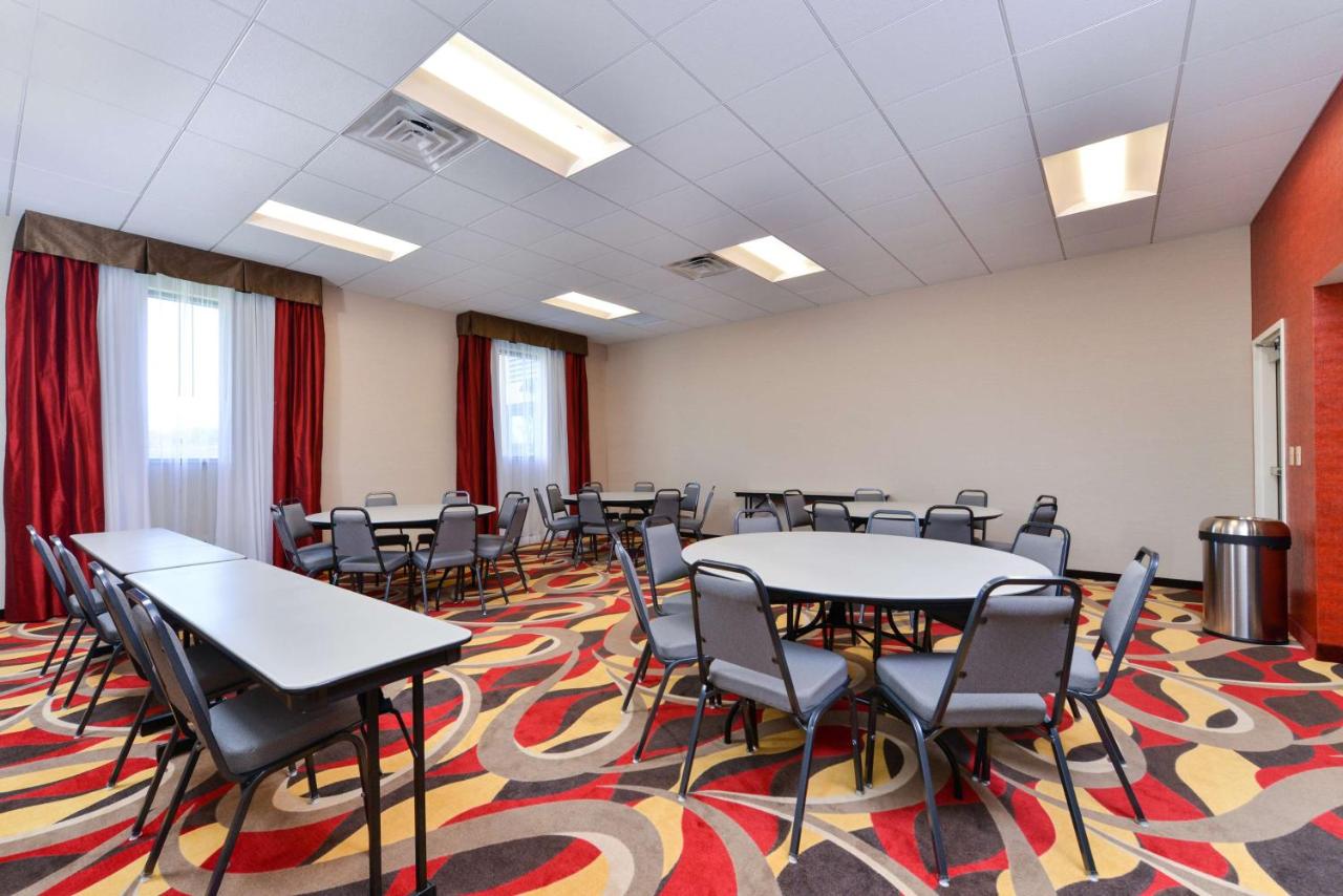 | Hampton Inn & Suites California University-Pittsburgh