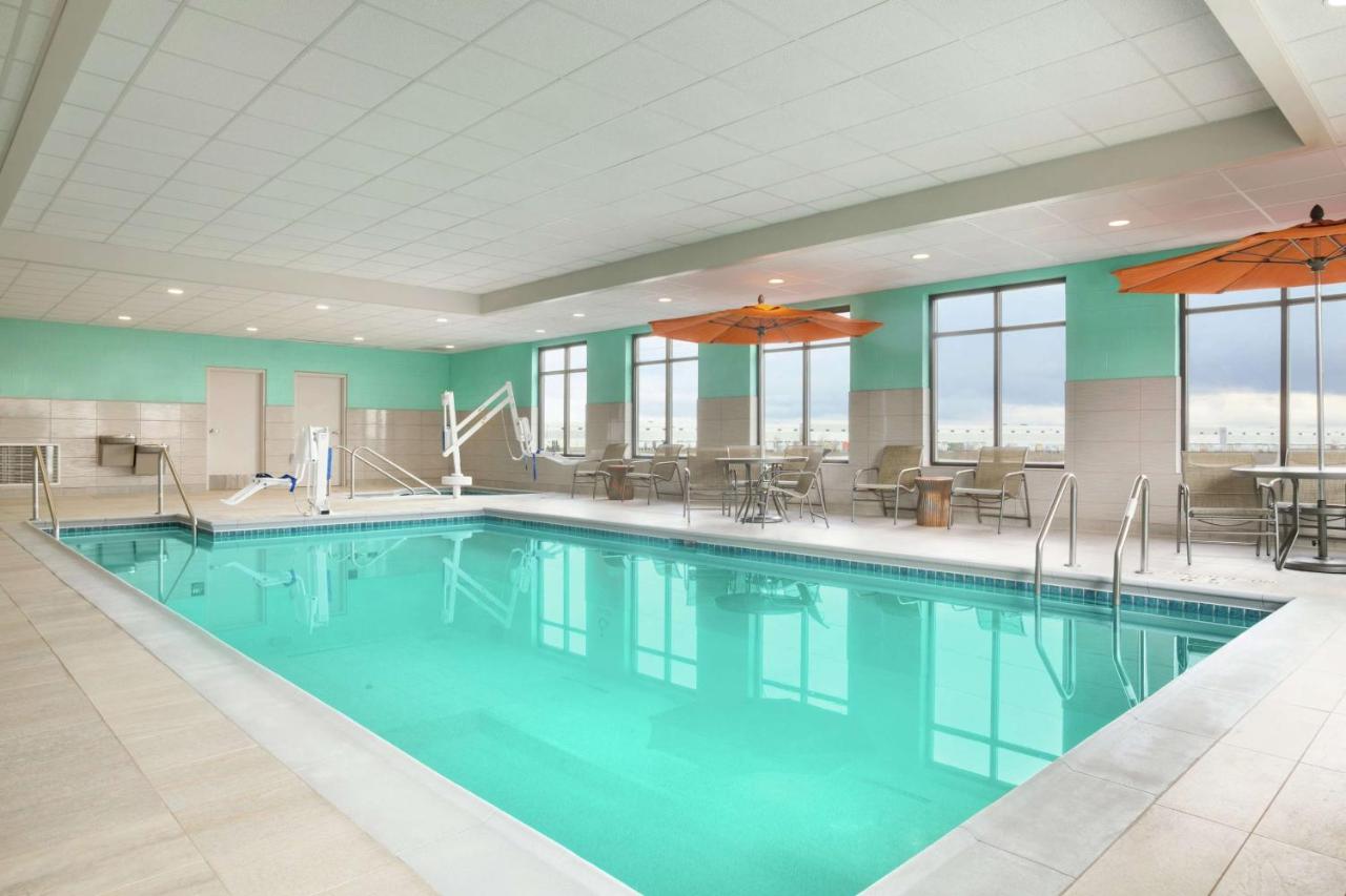 | Hampton Inn & Suites Minooka