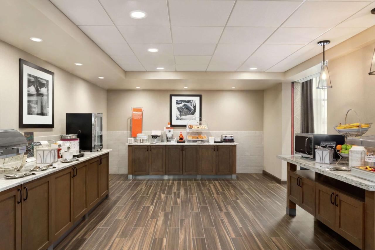 | Hampton Inn & Suites Minooka