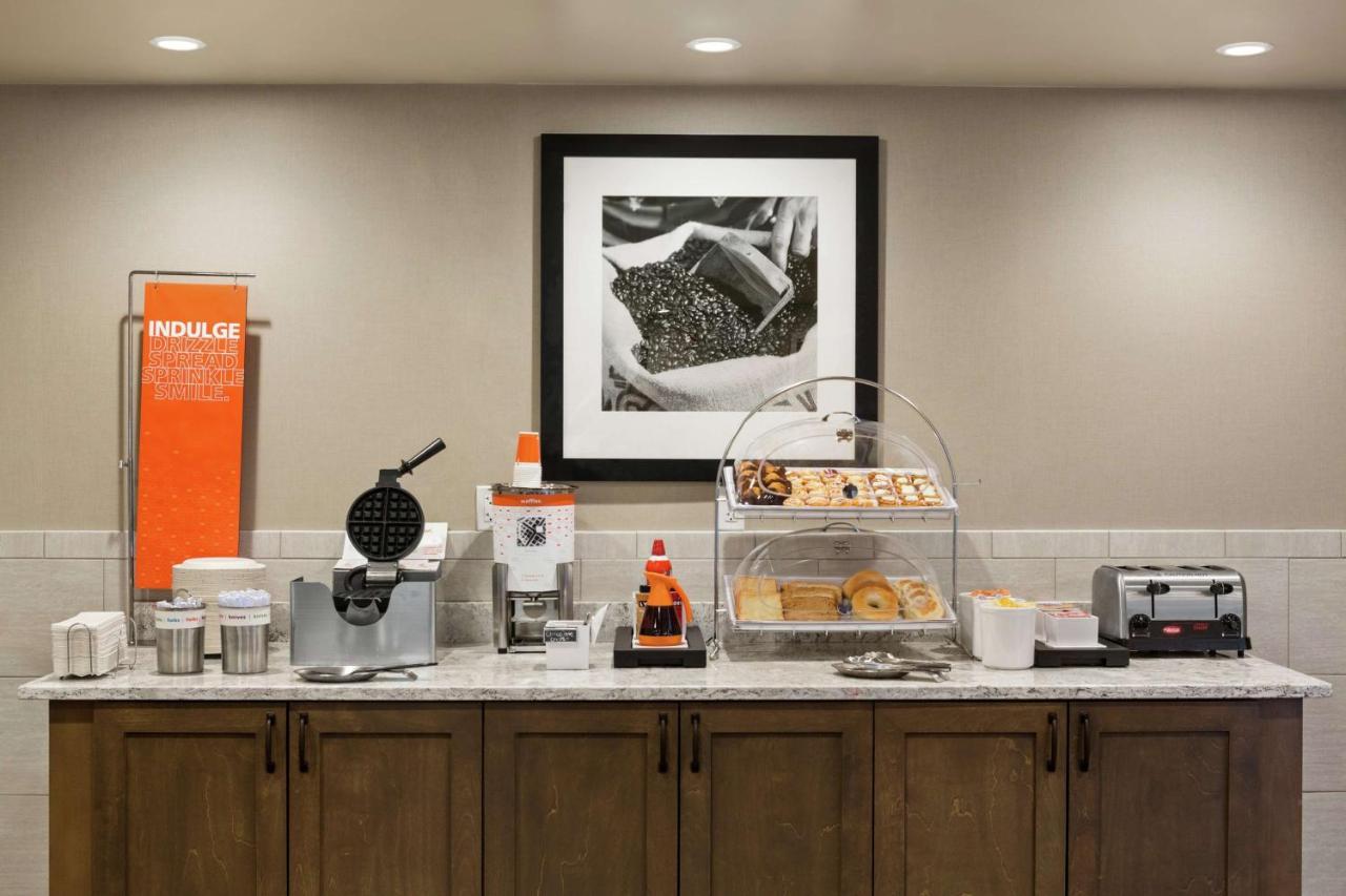 | Hampton Inn & Suites Minooka