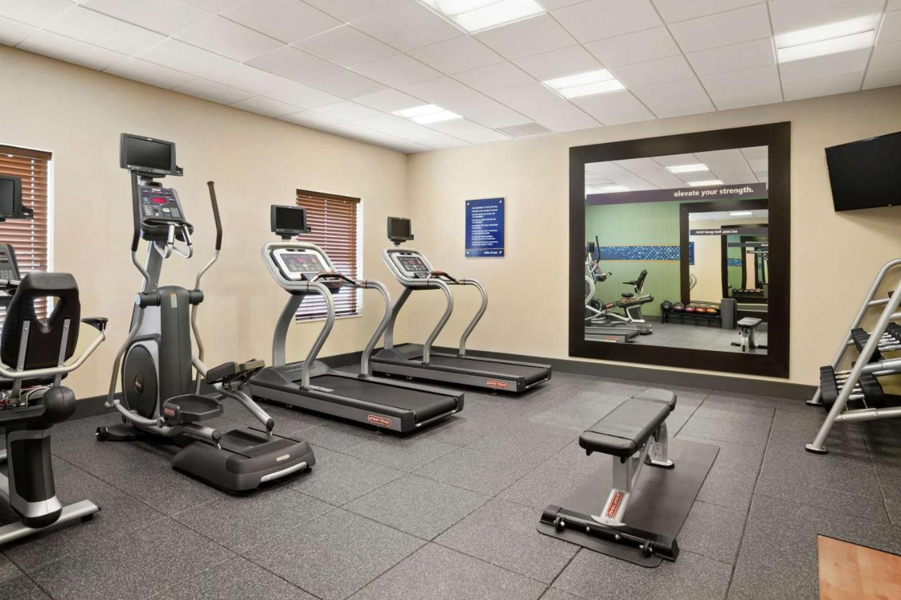 | Hampton Inn & Suites Minooka