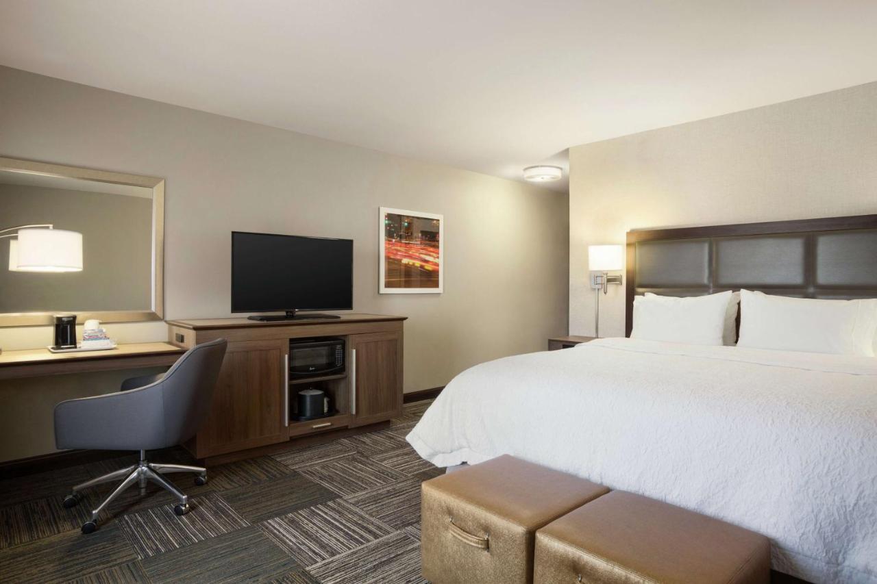 | Hampton Inn & Suites Minooka
