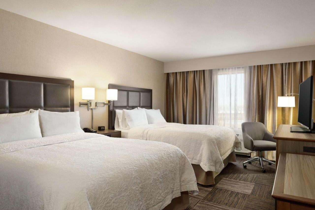 | Hampton Inn & Suites Minooka