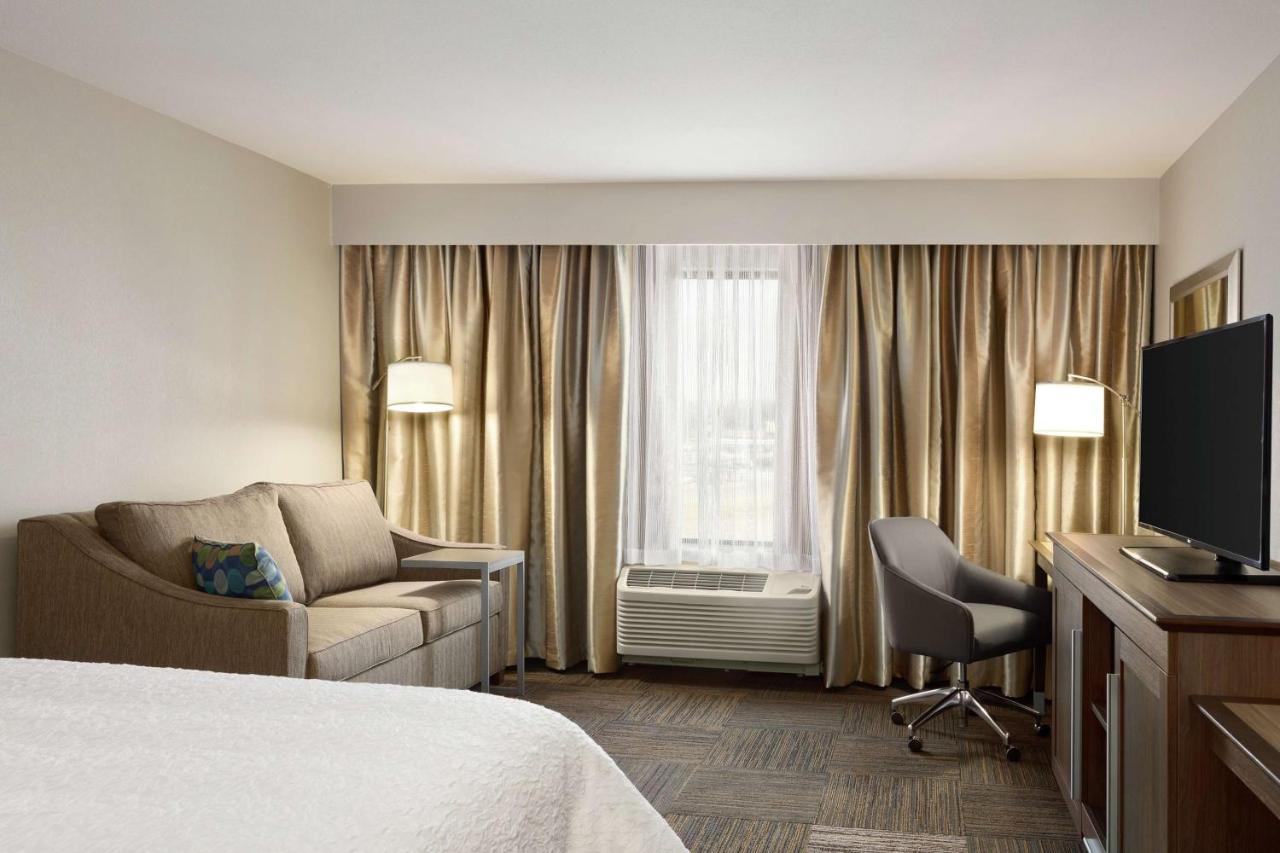 | Hampton Inn & Suites Minooka