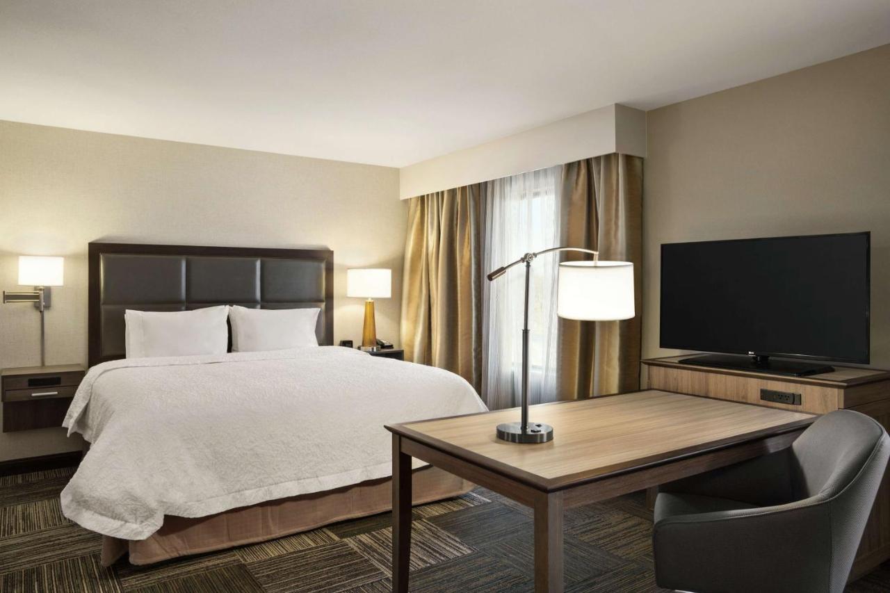 | Hampton Inn & Suites Minooka