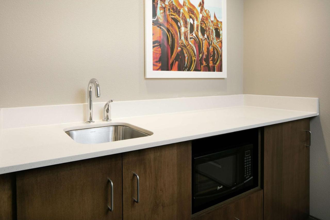 | Hampton Inn & Suites Minooka