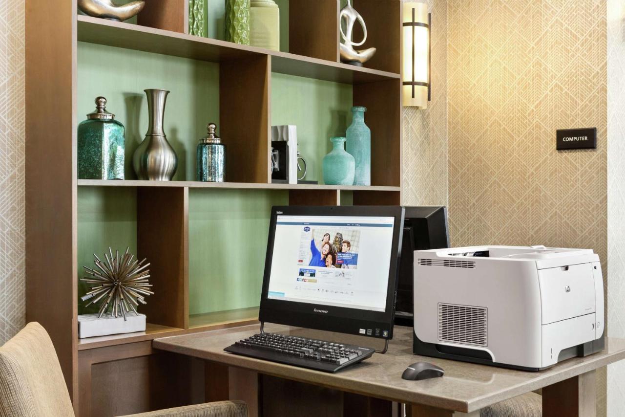 | Hampton Inn & Suites Minooka