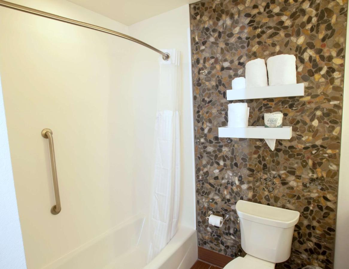 King Room with Bath Tub - Mobility Access at Hilton Garden Inn San Antonio-Live Oak Conference Center