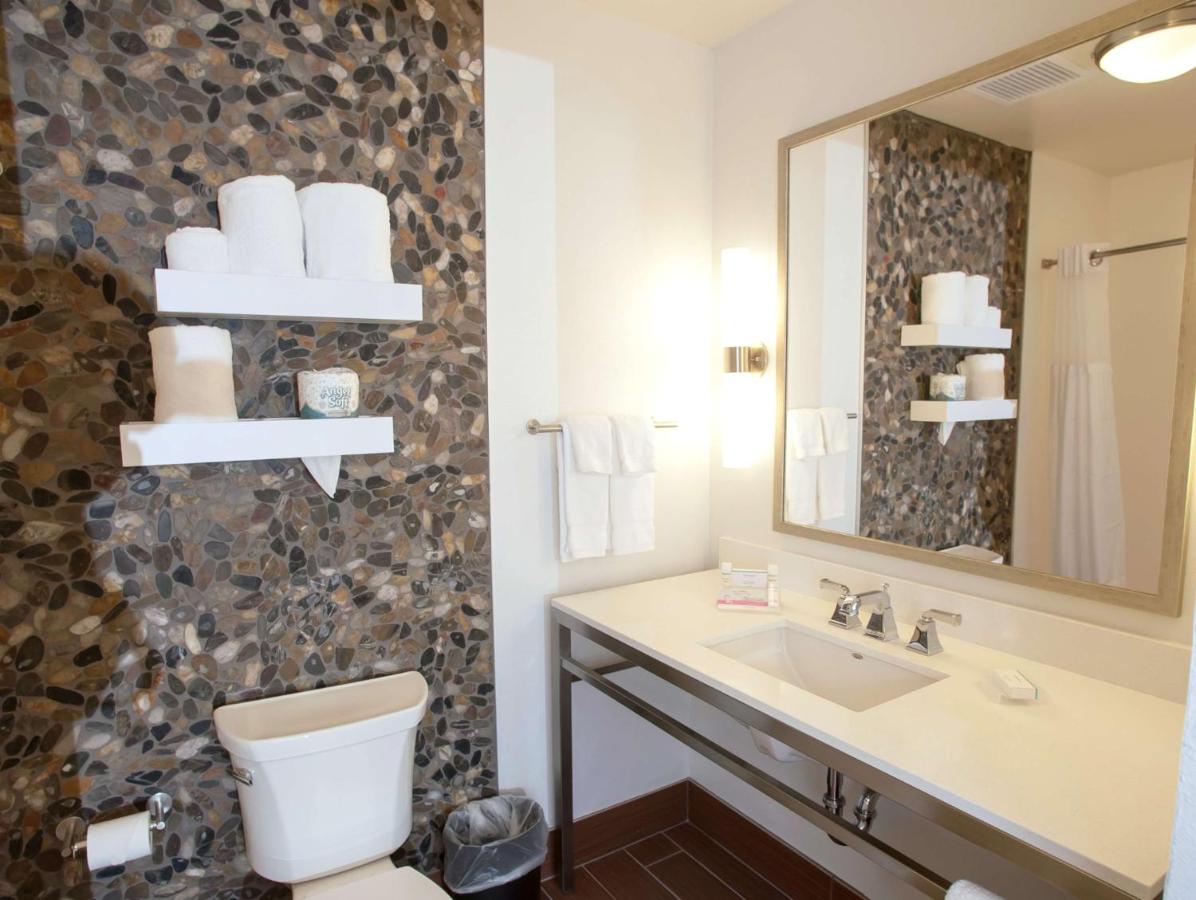 King Room with Bath Tub - Mobility Access at Hilton Garden Inn San Antonio-Live Oak Conference Center