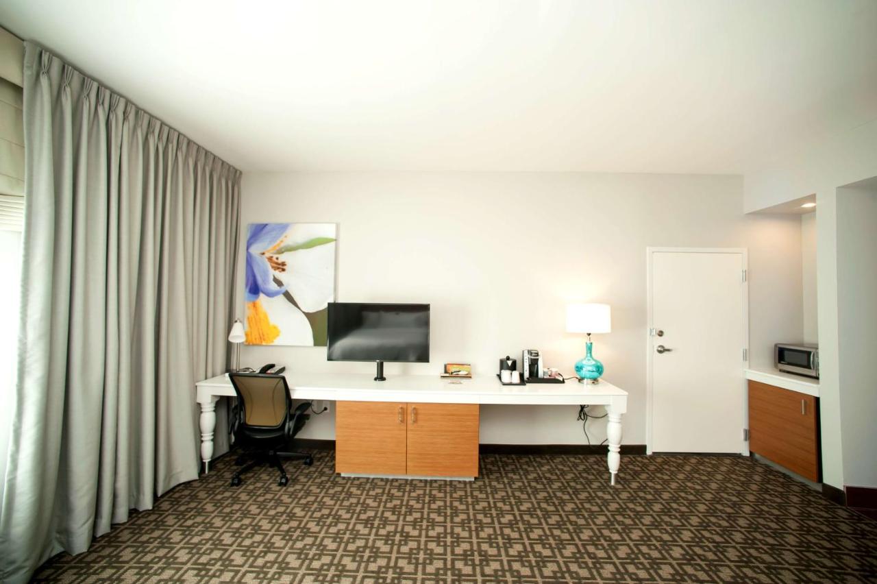 King Room with Bath Tub - Mobility Access at Hilton Garden Inn San Antonio-Live Oak Conference Center