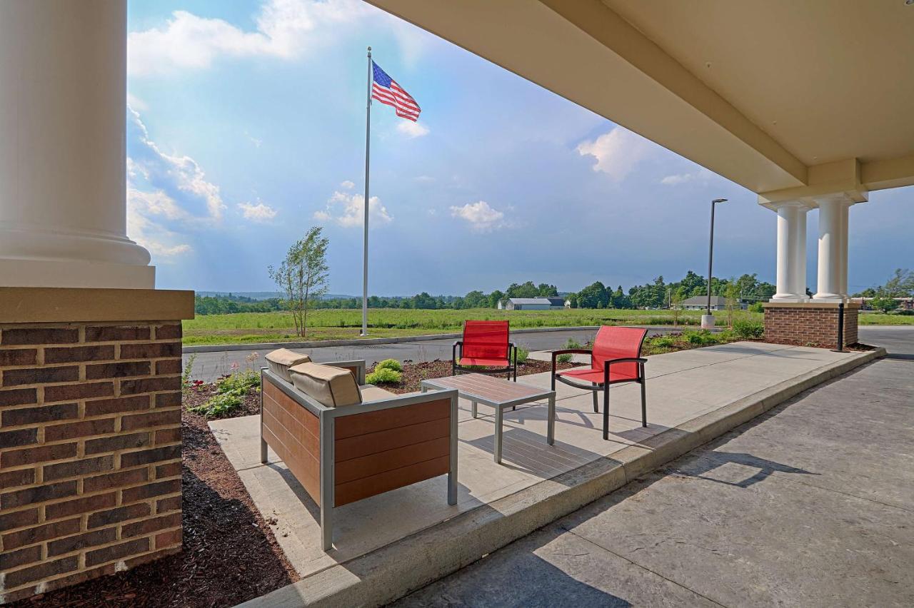 | Hampton Inn & Suites Cazenovia, NY