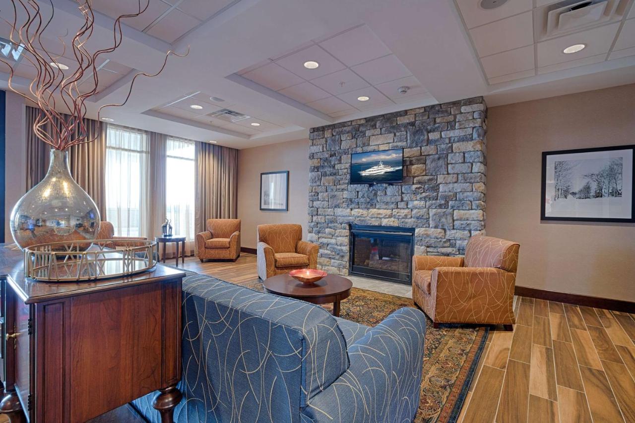 | Hampton Inn & Suites Cazenovia, NY