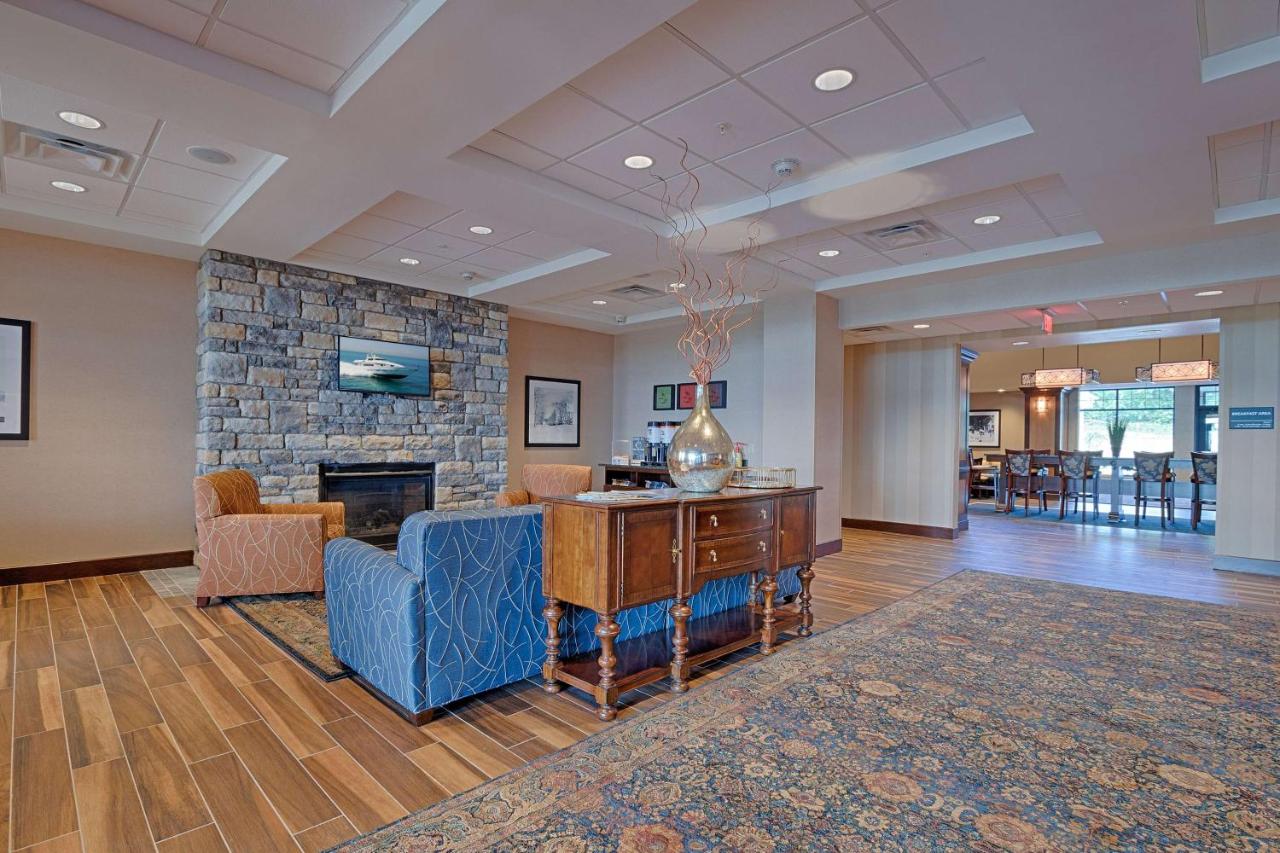 | Hampton Inn & Suites Cazenovia, NY