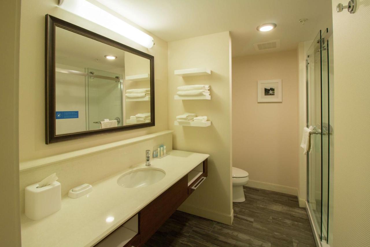 | Hampton Inn & Suites Cazenovia, NY