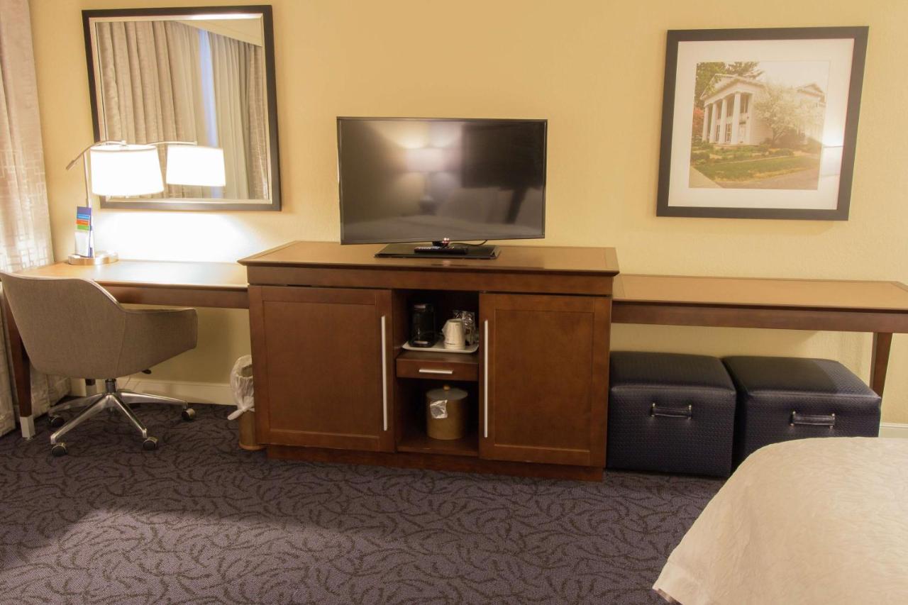 | Hampton Inn & Suites Cazenovia, NY