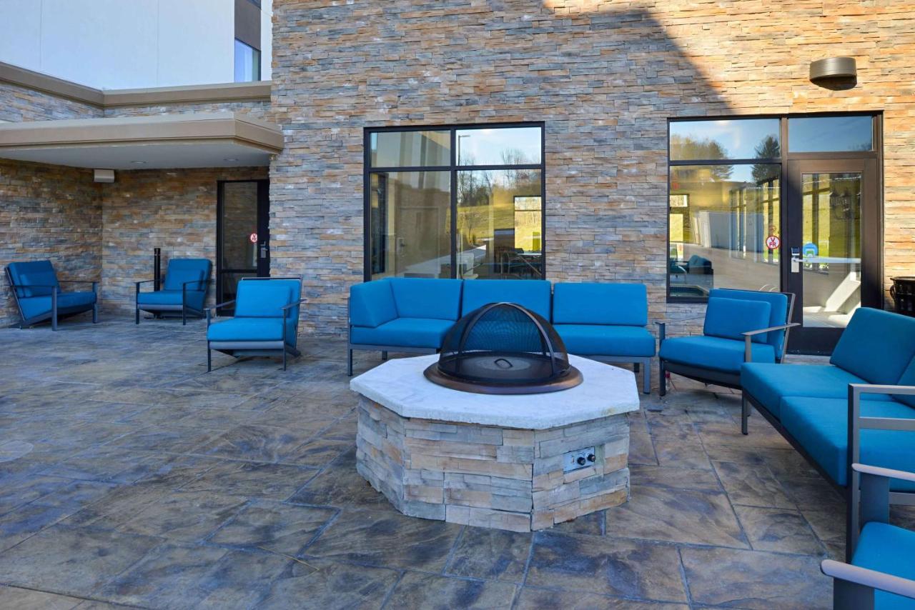 | Hampton Inn & Suites Albany-East Greenbush, NY