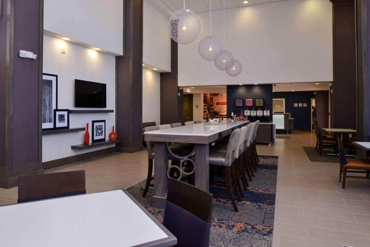 | Hampton Inn & Suites Albany-East Greenbush, NY